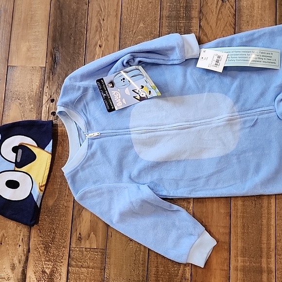 Bluey Blanket Sleeper with Cap, footless pajamas, size 18 months - Picture 5 of 16